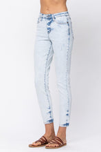 Load image into Gallery viewer, Judy Blue Ultra Light Acid Wash Jean
